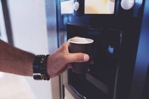 Préparation du café à l'aide d'une machine moderne