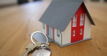 Achat à Plaisir : pourquoi faire appel à un courtier immobilier ?