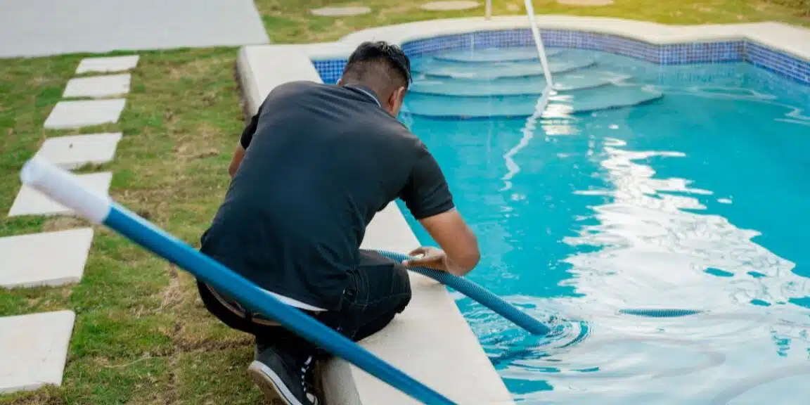 Comment entretenir votre piscine avec du bicarbonate de soude pour dire adieu aux produits chimiques coûteux