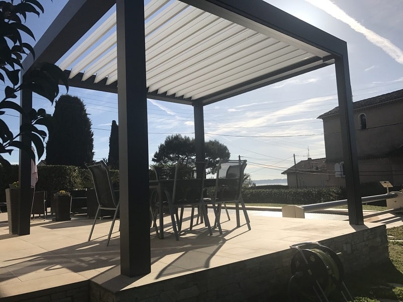 Exploiter l'espace extérieur avec une pergola tendance et économique