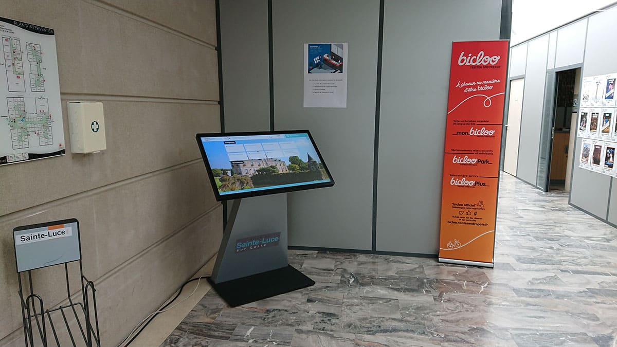 La borne interactive d'affichage légal un outil de communication innovant pour les mairies