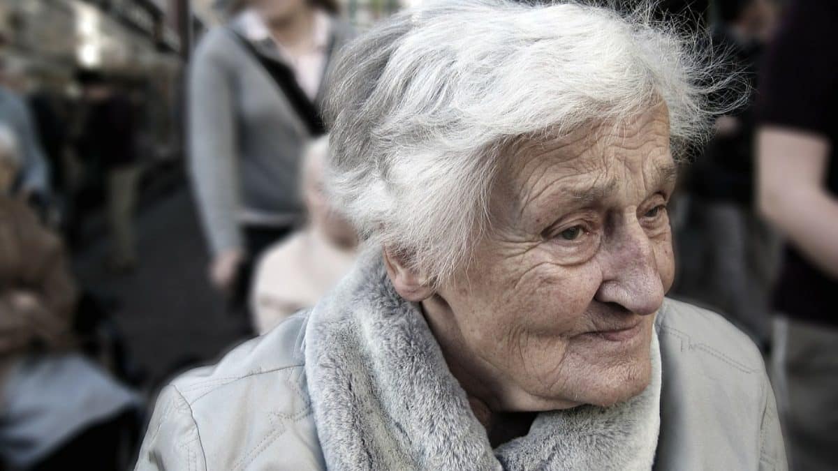 L'aide à domicile : un service qui prend soin de nos aînés