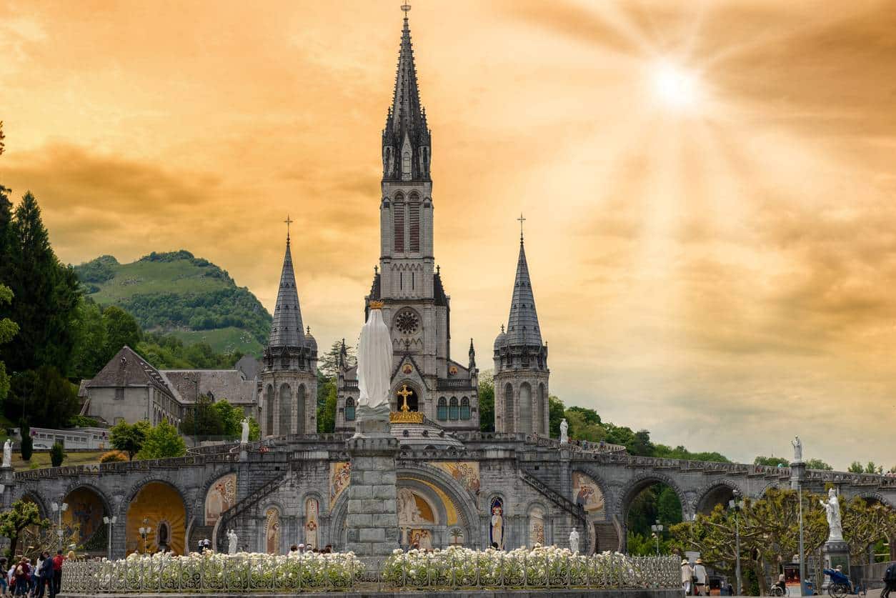 souvenirs objets religieux Lourdes