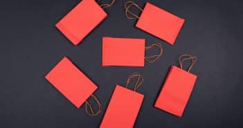 Des sacs papiers rouges